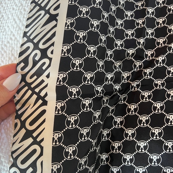 Moschino silk scarf - Picture 3 of 7